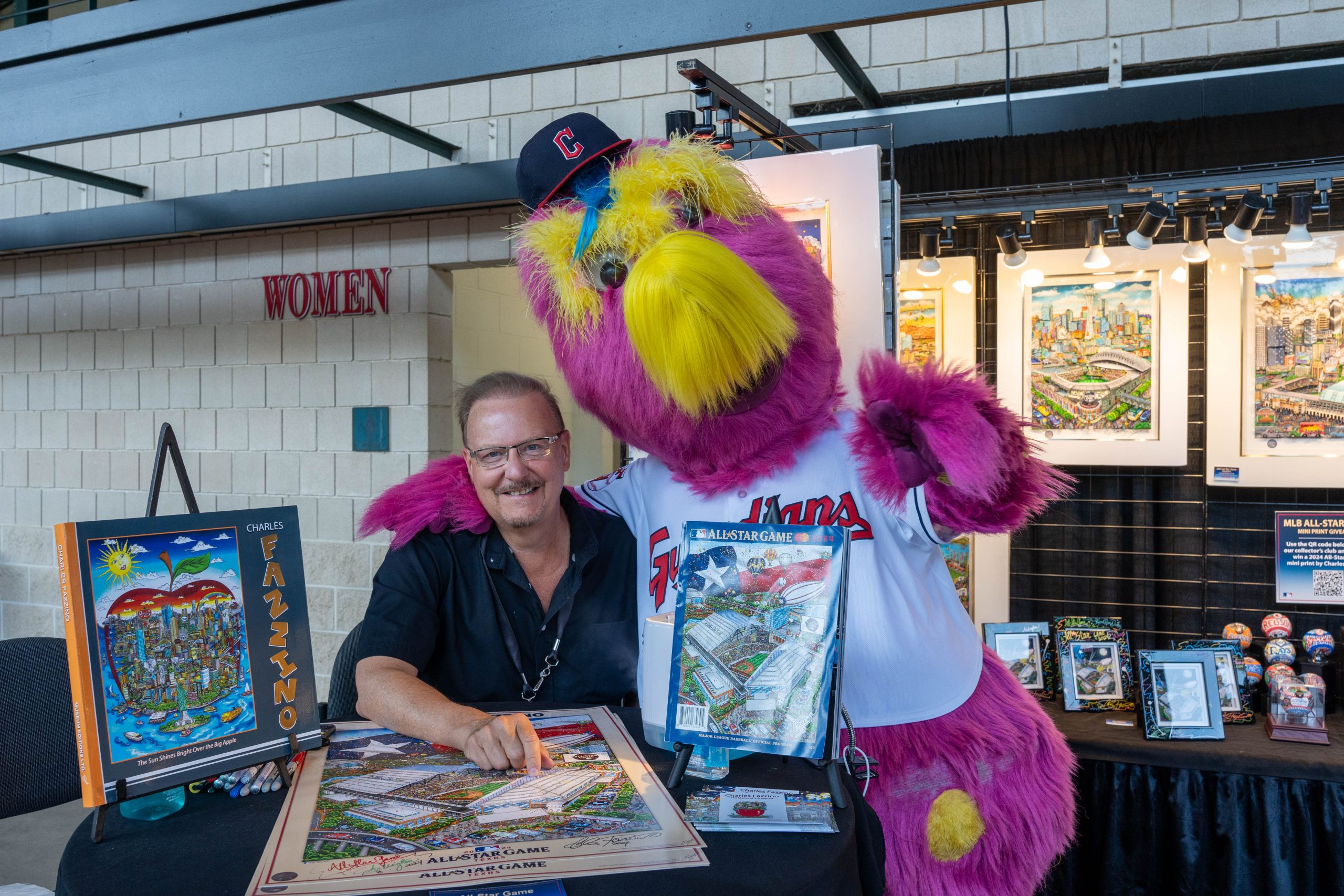 Slider puts his arm around Fazzino's shoulder at the MLB All-Star Game booth